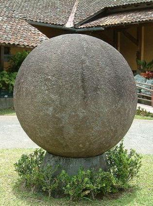 Esfera de piedra en el Museo Nacional