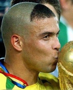 Ronaldo con corte de flequillo